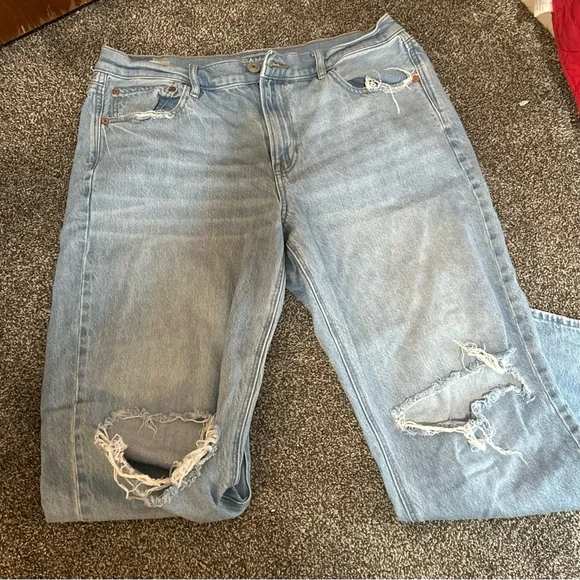 Light Wash Distressed Ripped Jeans - Picture 1 of 2